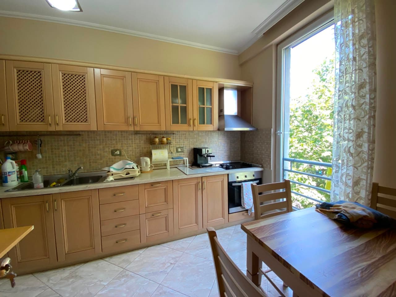 Disponojme apartament 1+1 me qira prane Kupoles, Laprake. 2