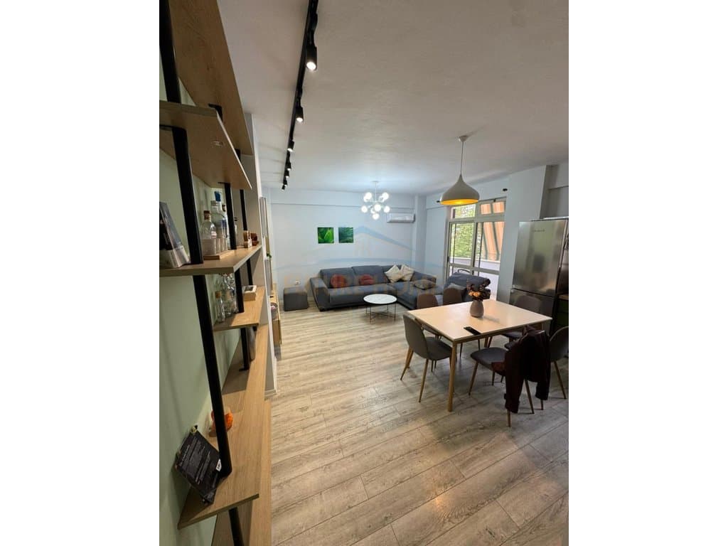 Shitet, Apartament 3+1+2, Stacioni Trenit, Tiranë 1