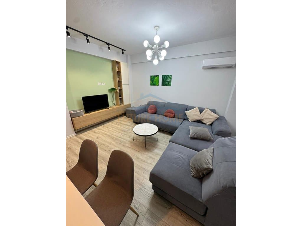 Shitet, Apartament 3+1+2, Stacioni Trenit, Tiranë 4