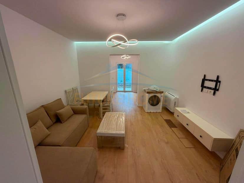 Shitet, 2 Apartamente, Laprake 1