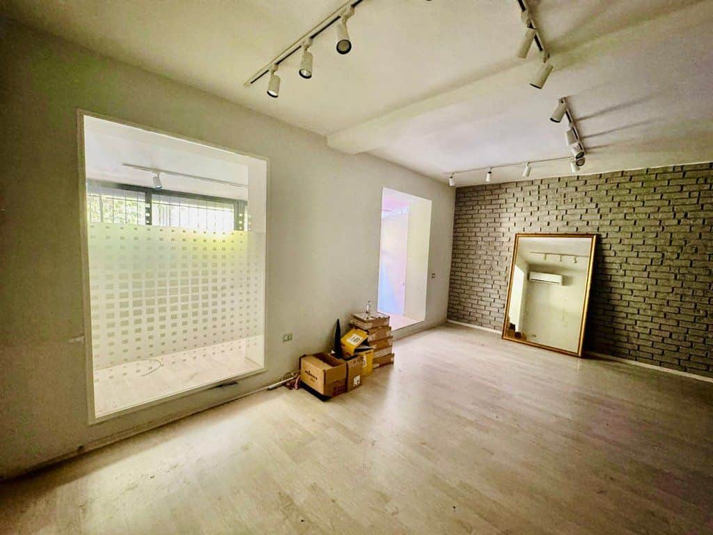 JEPET ME QIRA AMBIENT BIZNESI, 100 m² NË ISH-BLLOK – PRANË KAFE ROMA
