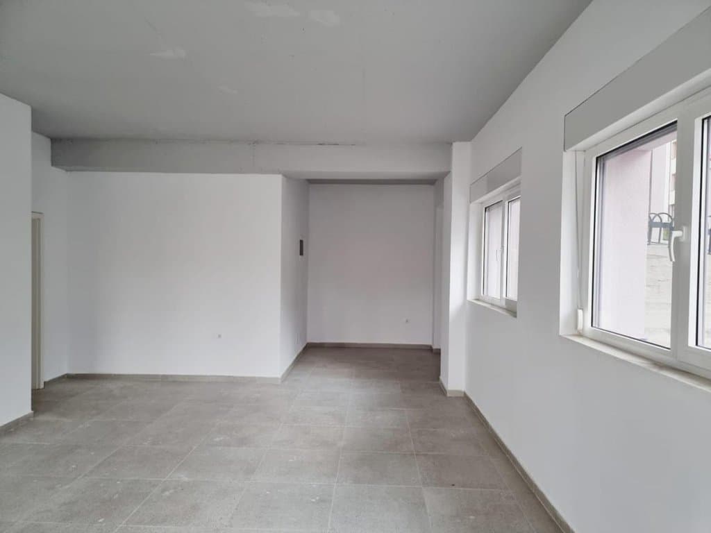 Dyqan Për Shitje në Kompeksin Mangalem,Ali Demi, Tiranë 130,000 € 5
