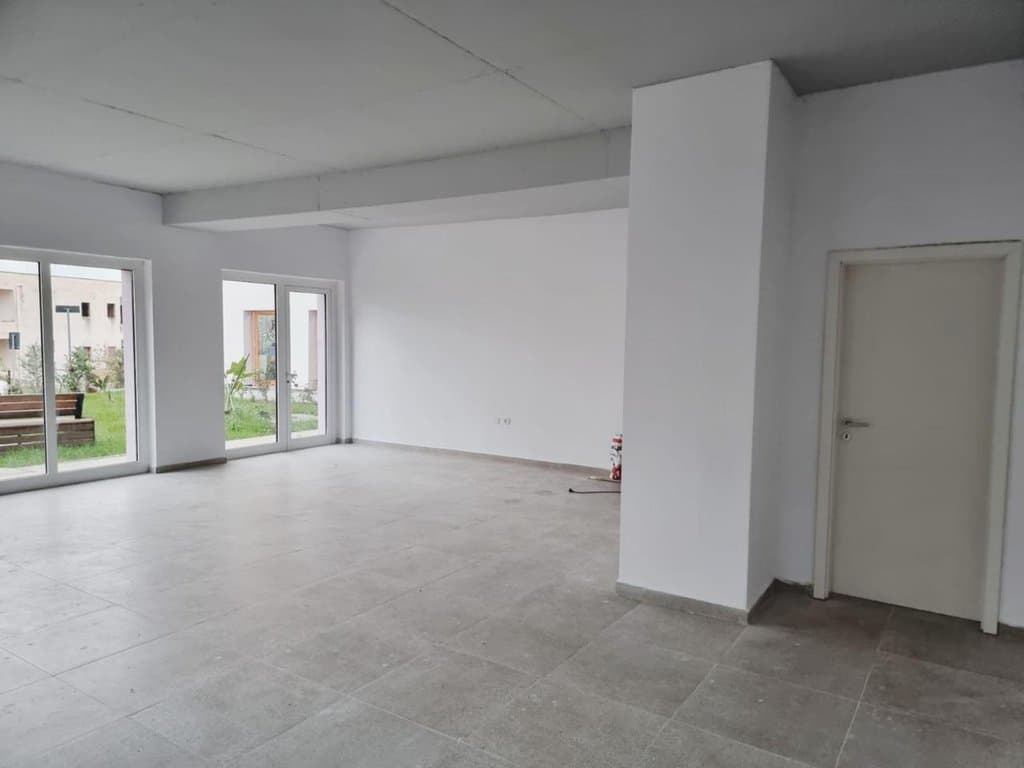 Dyqan Për Shitje në Kompeksin Mangalem,Ali Demi, Tiranë 130,000 € 2