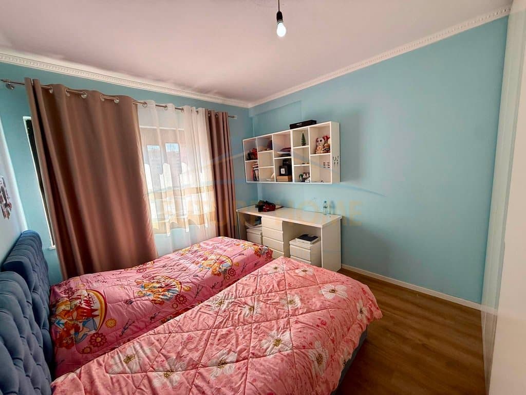 Shitet, Apartament 2+1, Pranë Bar Return, Unaza e Re, Tiranë. 2