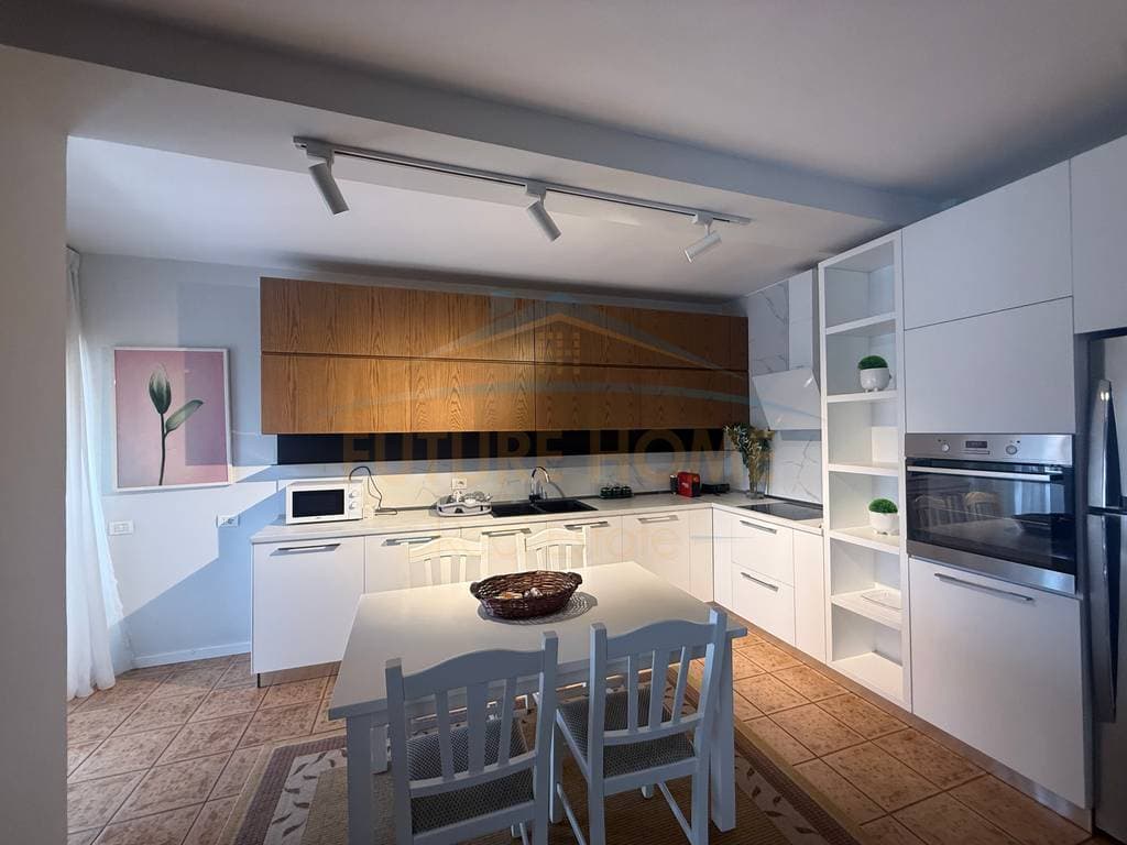 Shitet, Apartament 2+1+2, Rruga Sami Frashëri , Blloku , Tiranë 1