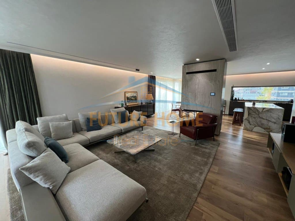 Disponojme per shitje penthouse me vendndodhje ne Bllok, prane Librit Universitar. 3
