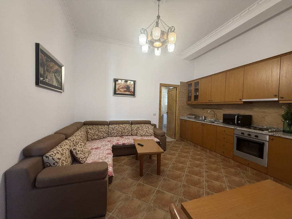 Qera, Apartament 1+1, Blloku i Ambasadave, Tirane 1