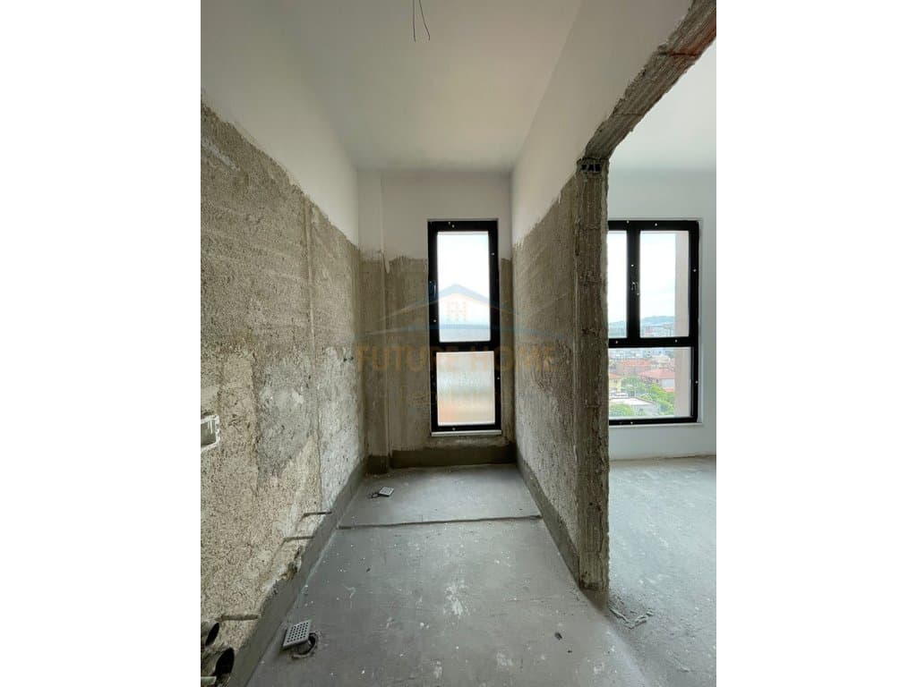 Shitet Apartament 3+1+2+Post Parkimi, Tirana Entry 1. 5