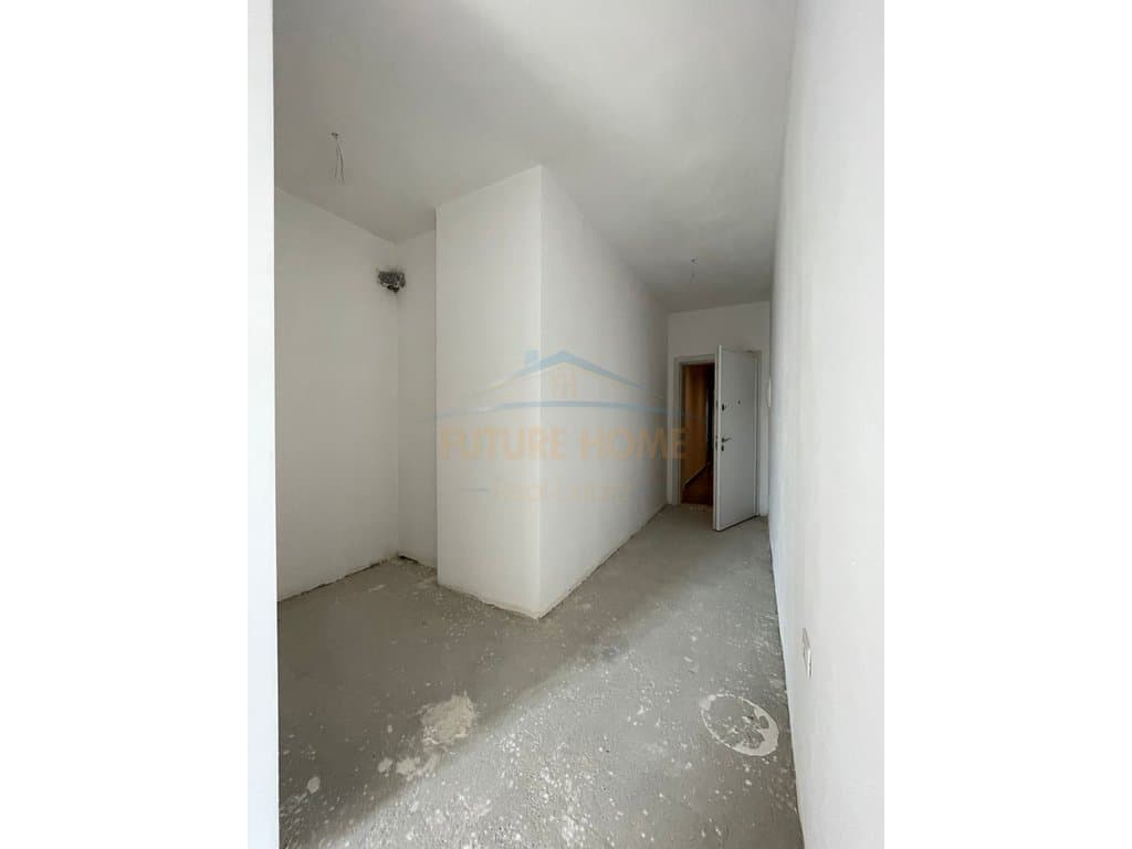 Shitet Apartament 3+1+2+Post Parkimi, Tirana Entry 1. 3