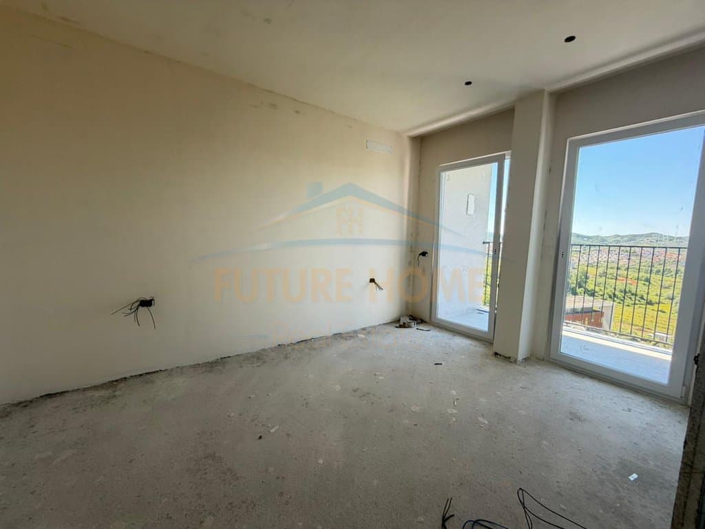 Shitet, Apartament 3+1+Post Parkimi, Farke, Tiranë. 4