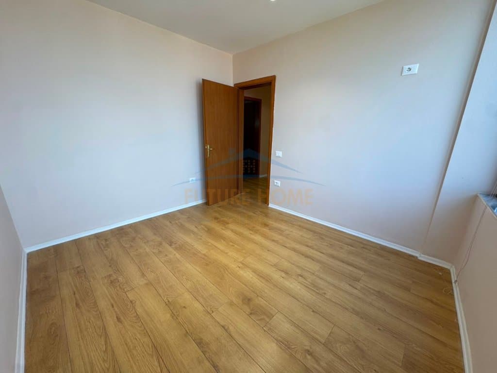 Shitet , Apartament 2+1, Ish Tregu Elektrik , Tirane . 3