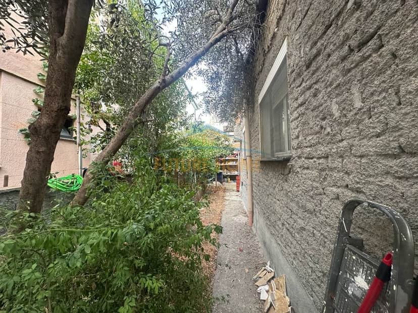 Shitet,Shtëpi Private, Bulevardi Bajram Curri,Tiranë 1