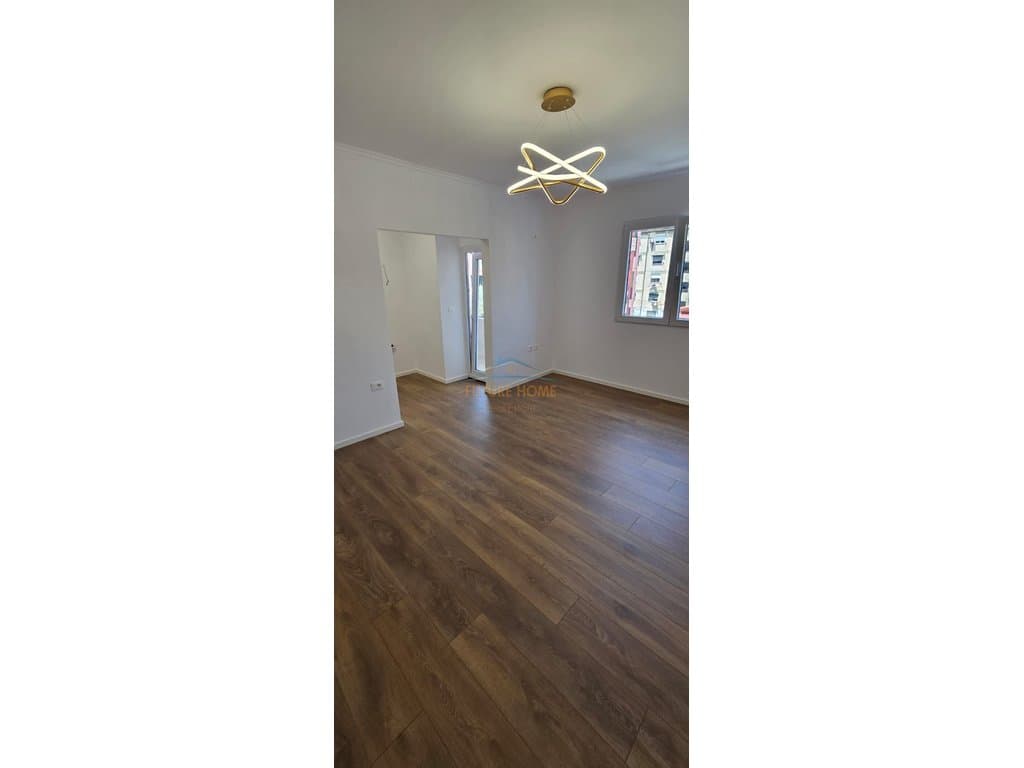 Shitet , Apartament 1+1, Rruga e Kavajes, Tirane