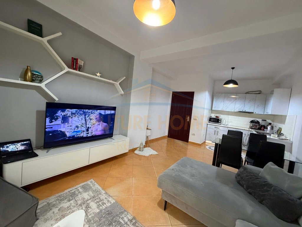 Shitet, Apartament 2+1 + Post Parkimi, Unaza e Re 2