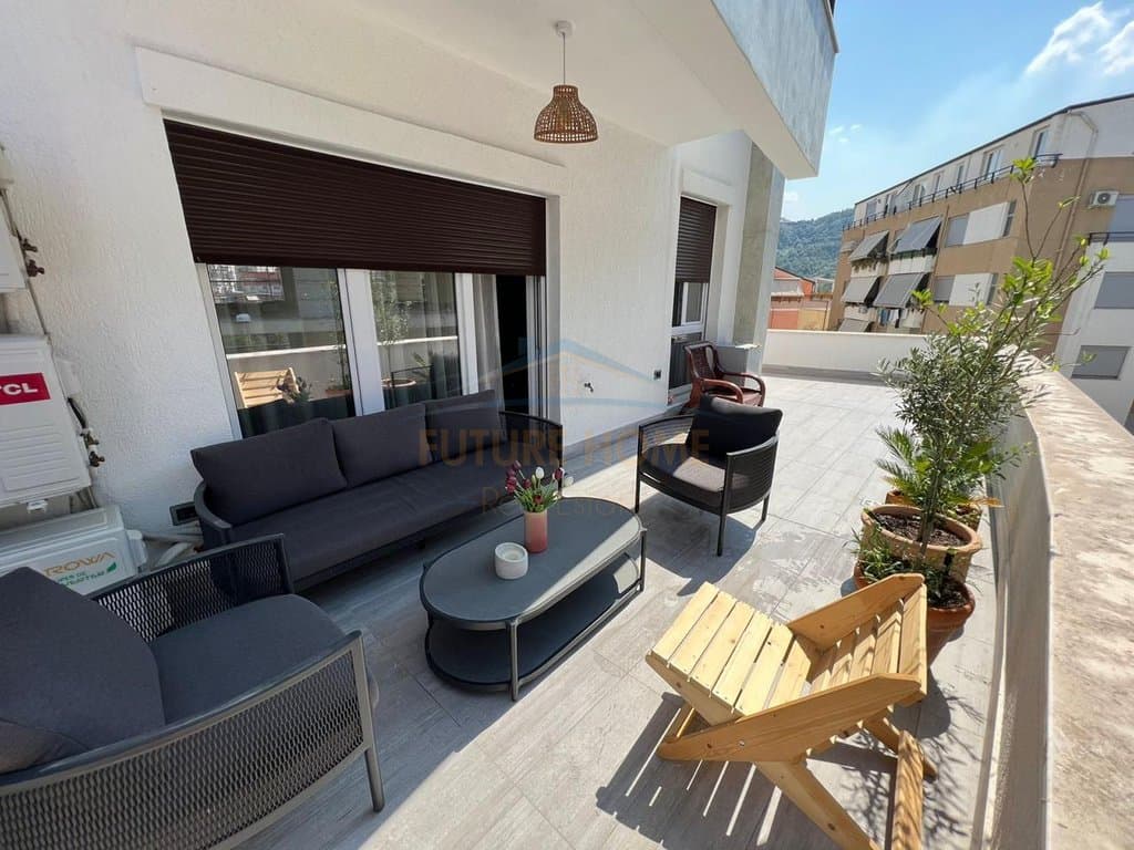 Shitet Apartament 2+1+2 pranë Liqenit të Thatë, Tiranë 1
