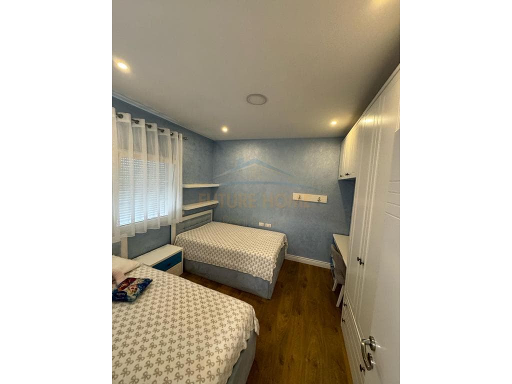 Shitet,Apartament 3+1+2 Poste Parkimi,Fresk 3