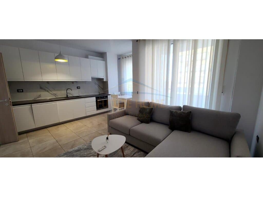 Shitet,Apartament 1+1+Post Parkimi,Kompleksi Xhura 1