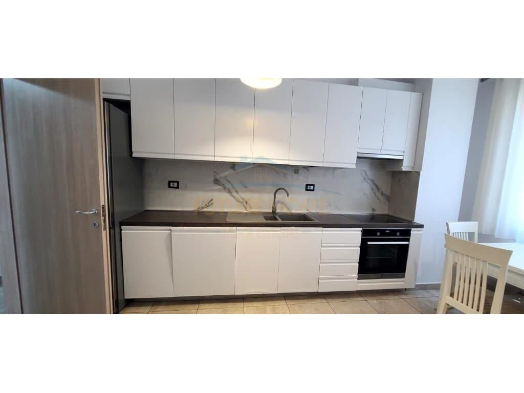 Shitet,Apartament 1+1+Post Parkimi,Kompleksi Xhura 5