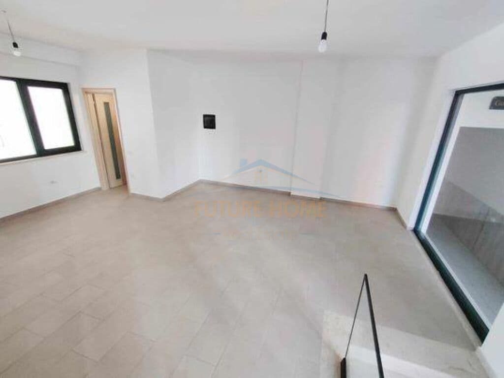 Shitet, Dyqan, Green City Residence, Tiranë. 2