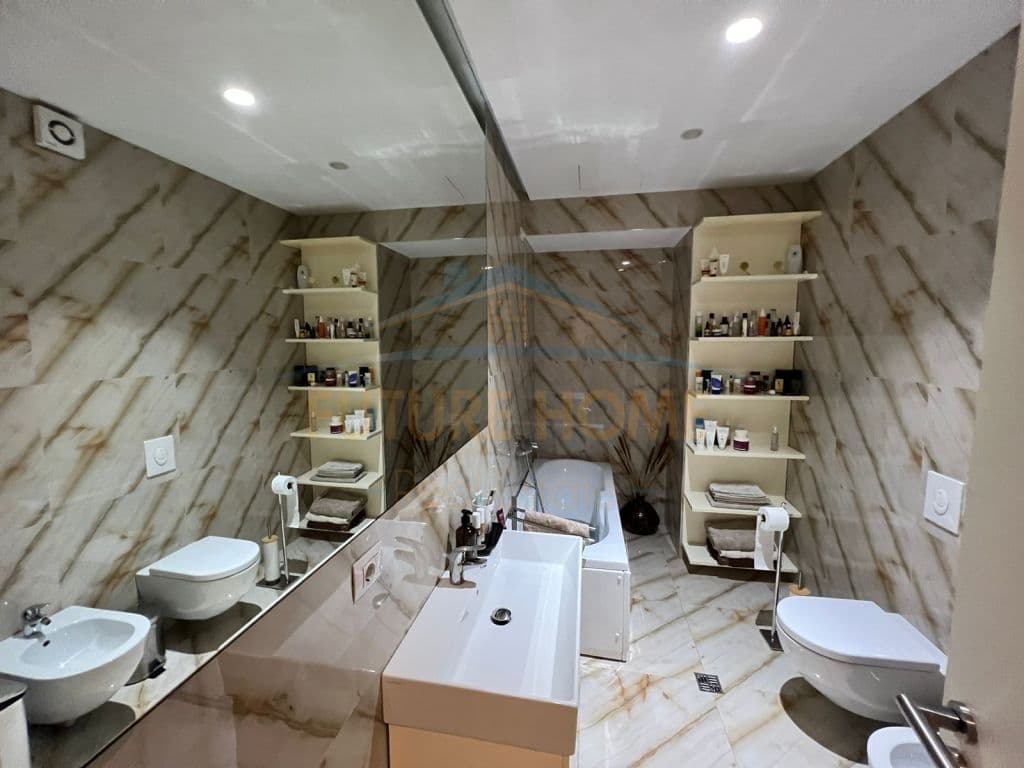 Disponojme apartament 2+1+2 per qira me vendndodhje tek Ambasador 3 2