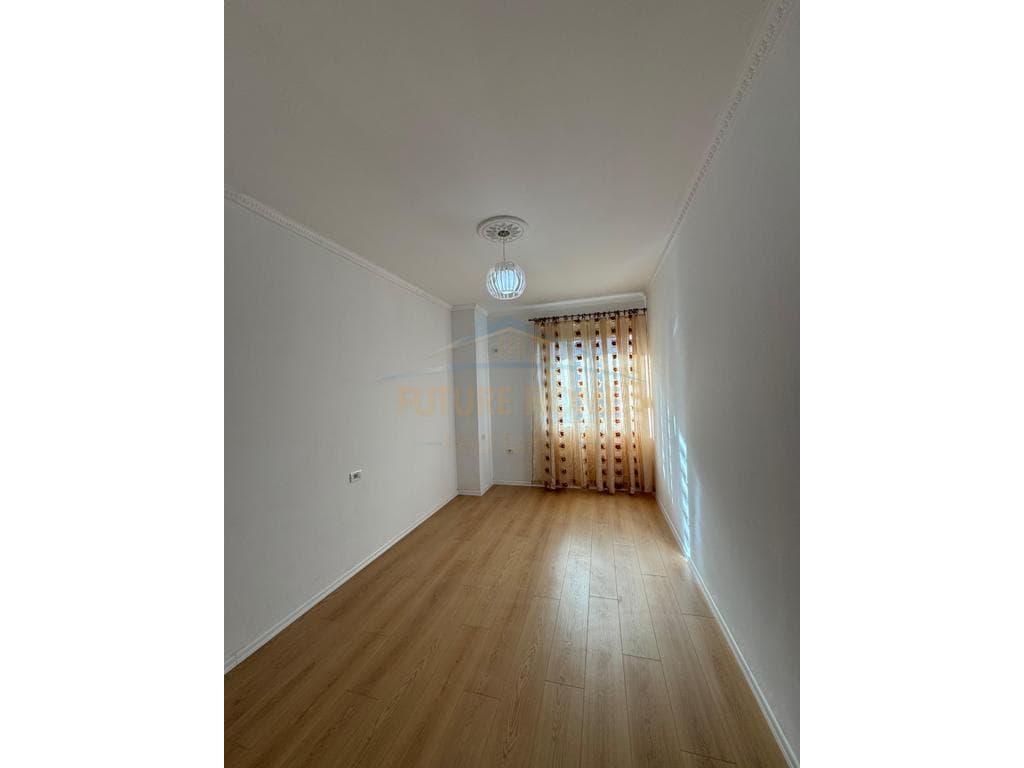 Shitet, Apartament 2+1, Fresk 2