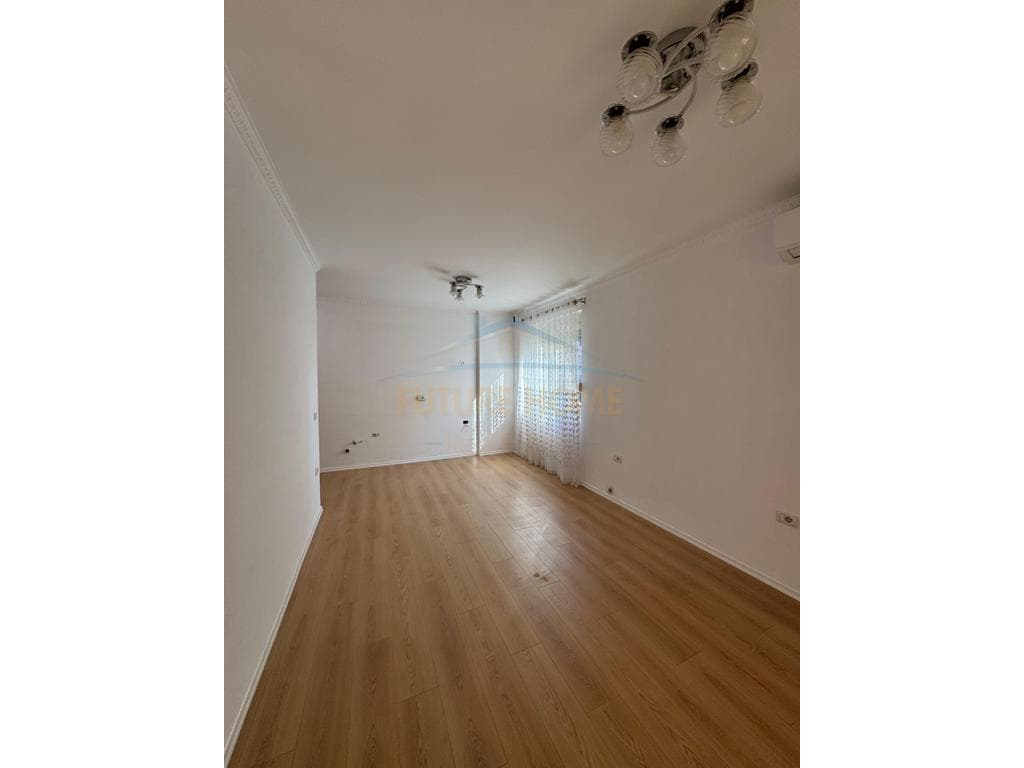 Shitet, Apartament 2+1, Fresk 4