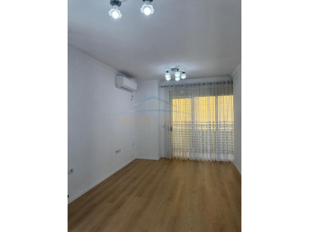 Shitet, Apartament 2+1, Fresk 1