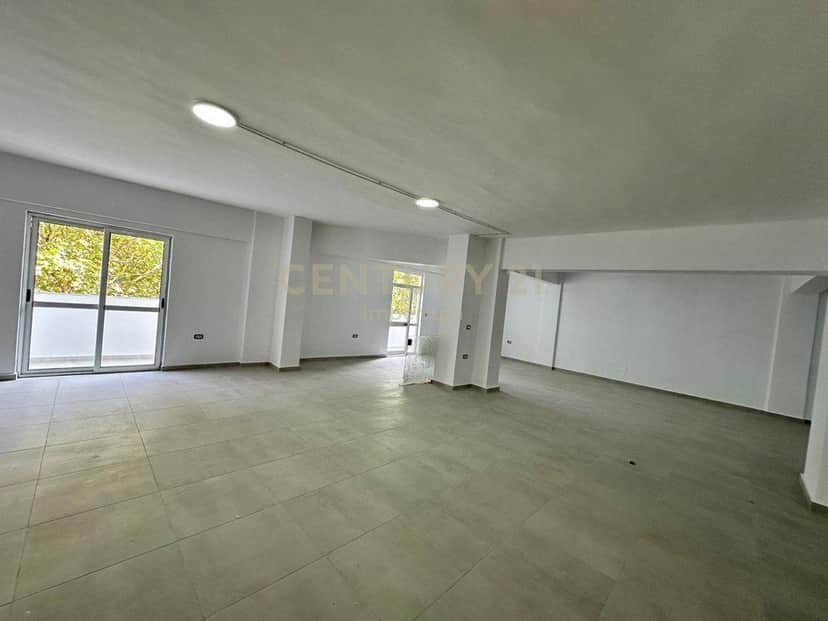 OKAZION! Ambient Biznesi 950 m² për Shitje – Hapësirë Open Space e Rinovuar 1
