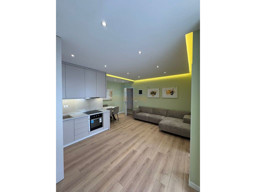 Shitet, Apartament 2+1, Myslym Shyri, Tiranë. 4