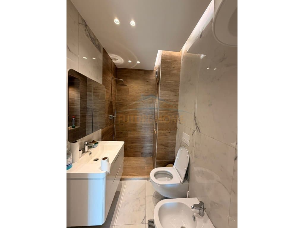Qera, Ambient për Zyra 3+1+2, Rruga Frosina Plaku, Tirane UNA70636 2