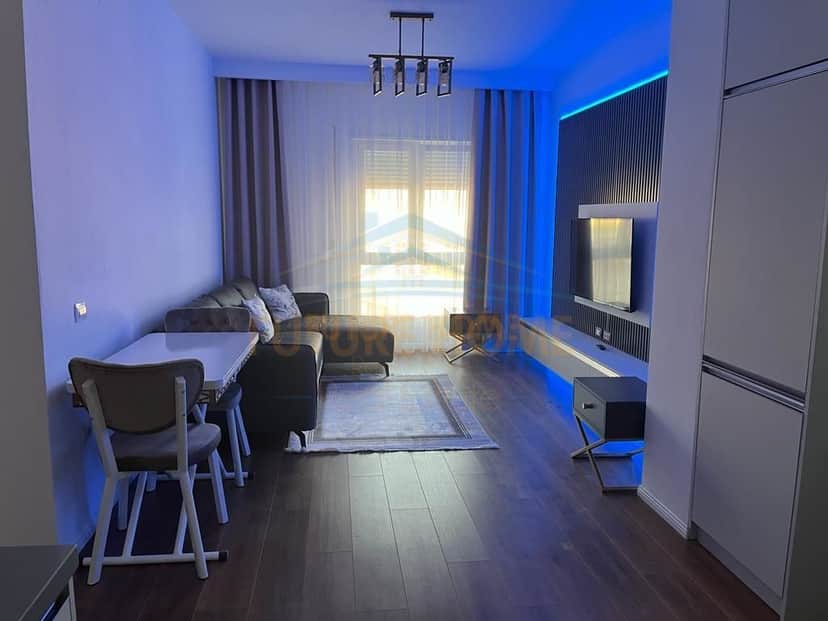 Shitet, Apartament 1+1+Post Parkimi, Rruga e Barrikadave, Tirane 1
