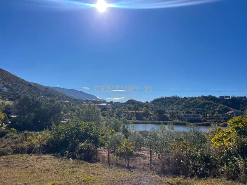 🌿 SHITET TOKË ME PAMJE PANORAMIKE NGA LIQENI – IDEALE PËR VILË LUKSOZE OSE AGROTURIZËM! 5 MIN LARG UNAZES SE MADHE 1