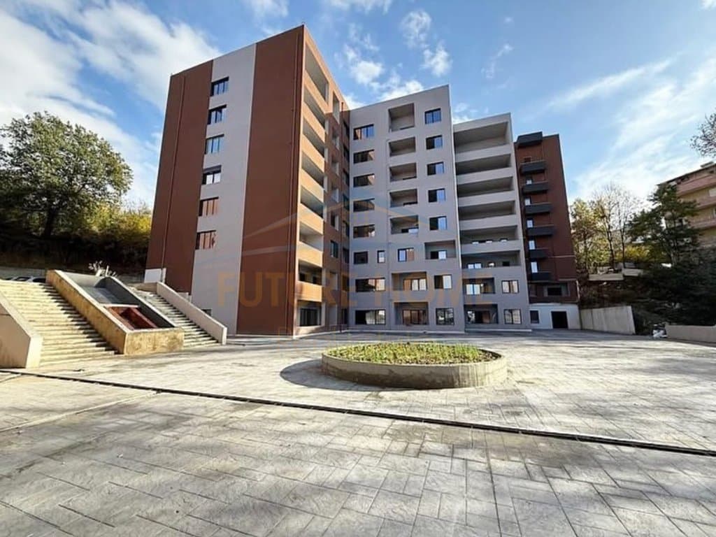 Shitet Apartament 1+1+Post Parkimi, Kompleksi Xheluks, Rruga e Elbasanit 2