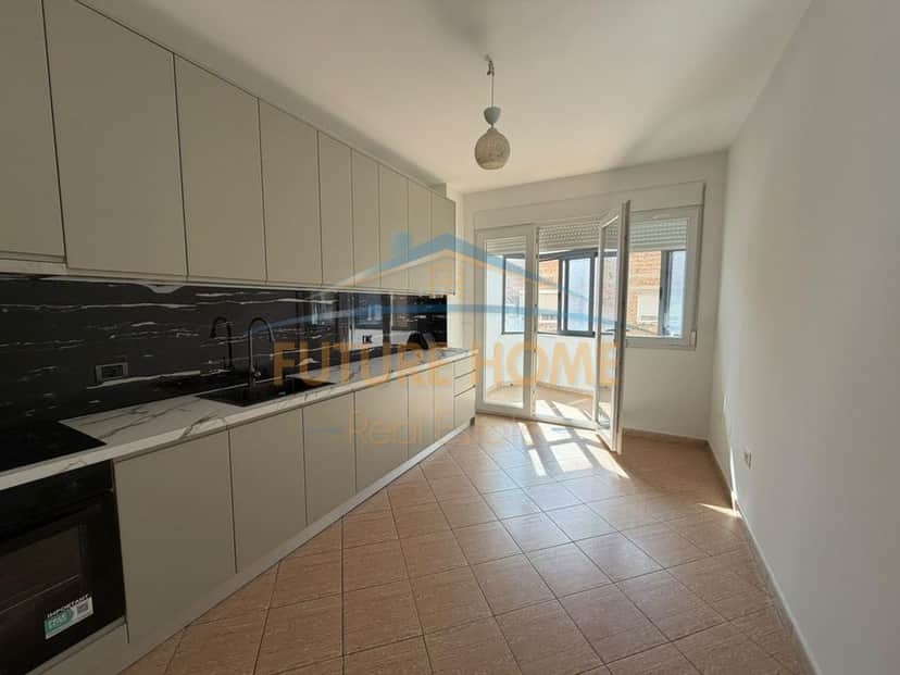 Shitet, Apartament 2+1+2, Stacioni i Trenit, Tiranë 1