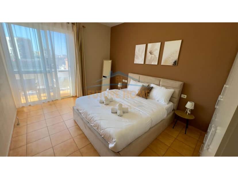Shitet Apartament 1+1, Rruga e Barrikadave 1