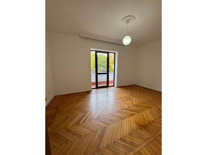 Qera, Apartament 2+1, Rruga Myslym Shyri , Tiranë.