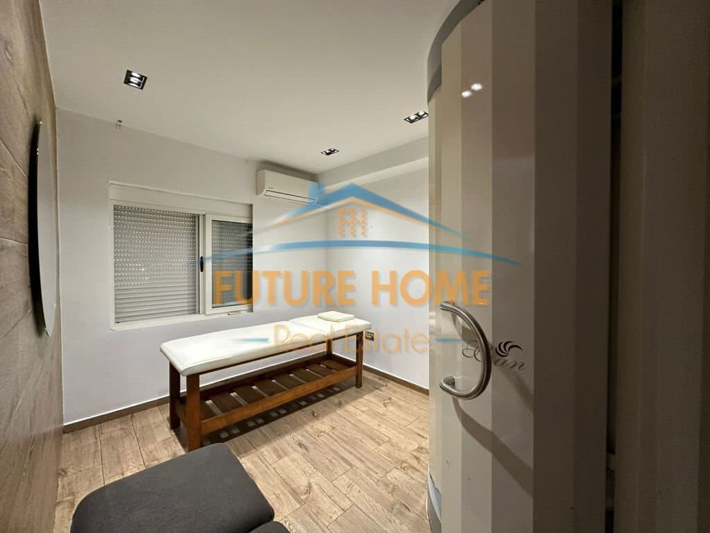 Disponojme apartament per shitje me vendndodhje tek Petro Nini. 4