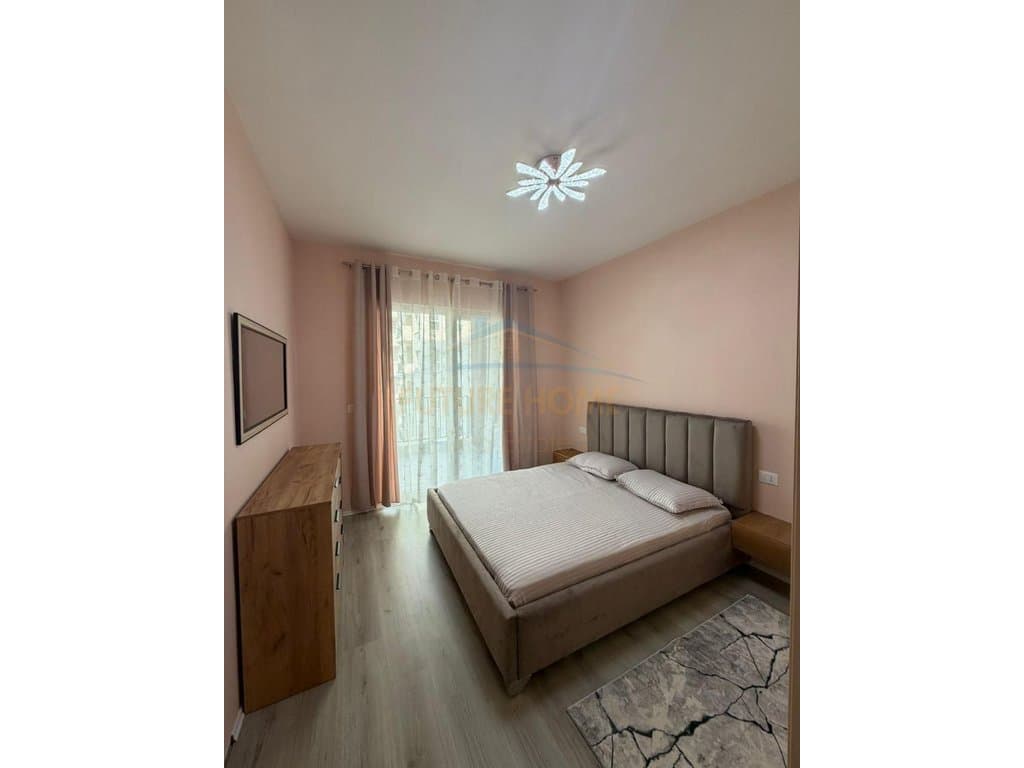 Shitet, Apartament 1+1, Kompleksi Aura, Tirane 4