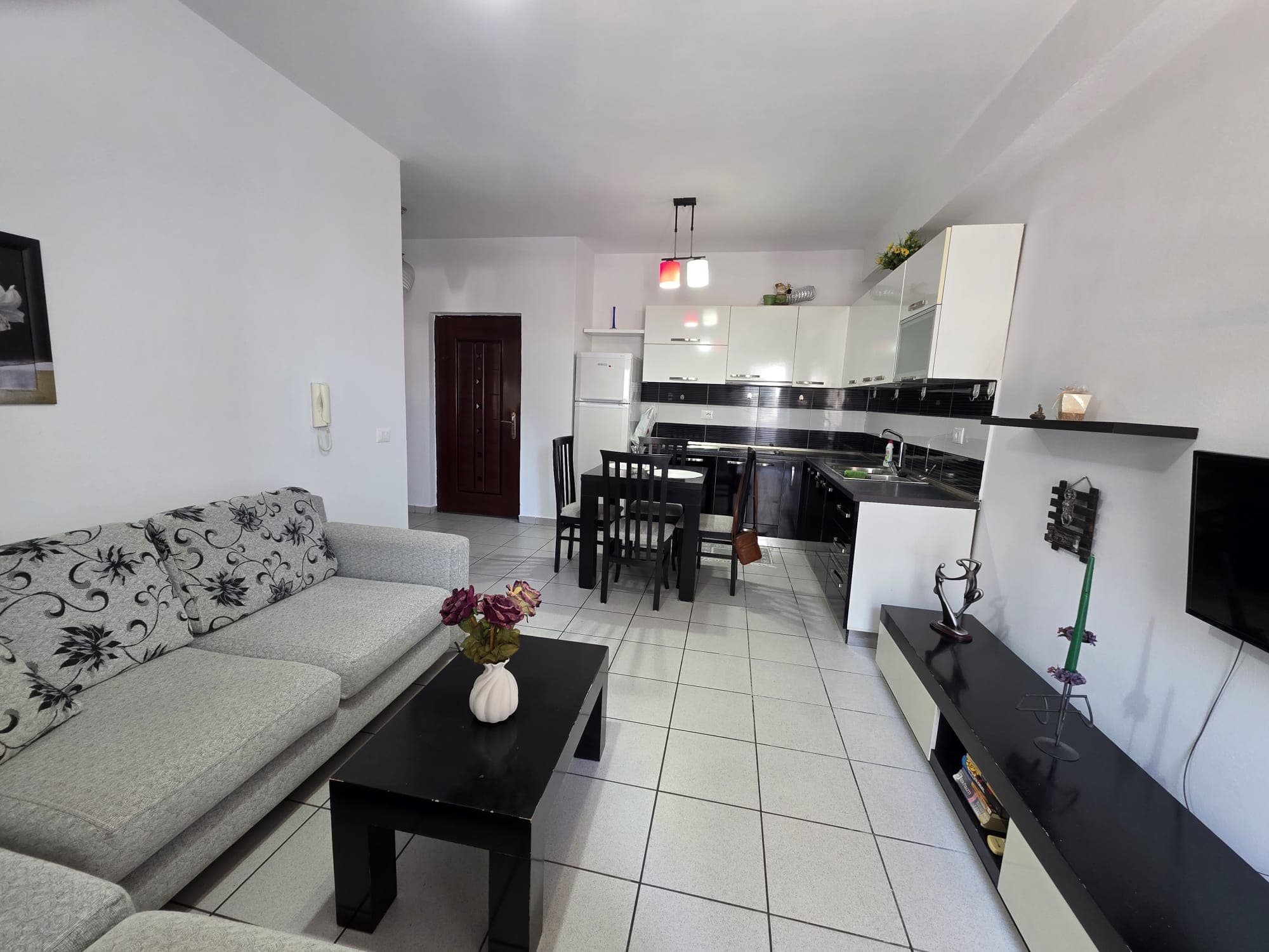 Apartament 1+1 me qira – Materniteti i Ri ! 5