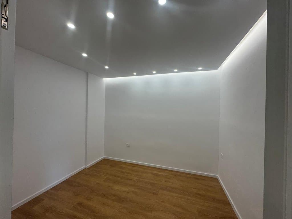Shitet ,Apartament 1+1, Komuna e Parisit, Tirane 2
