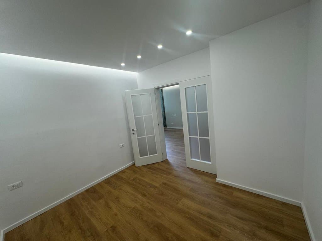 Shitet ,Apartament 1+1, Komuna e Parisit, Tirane 3
