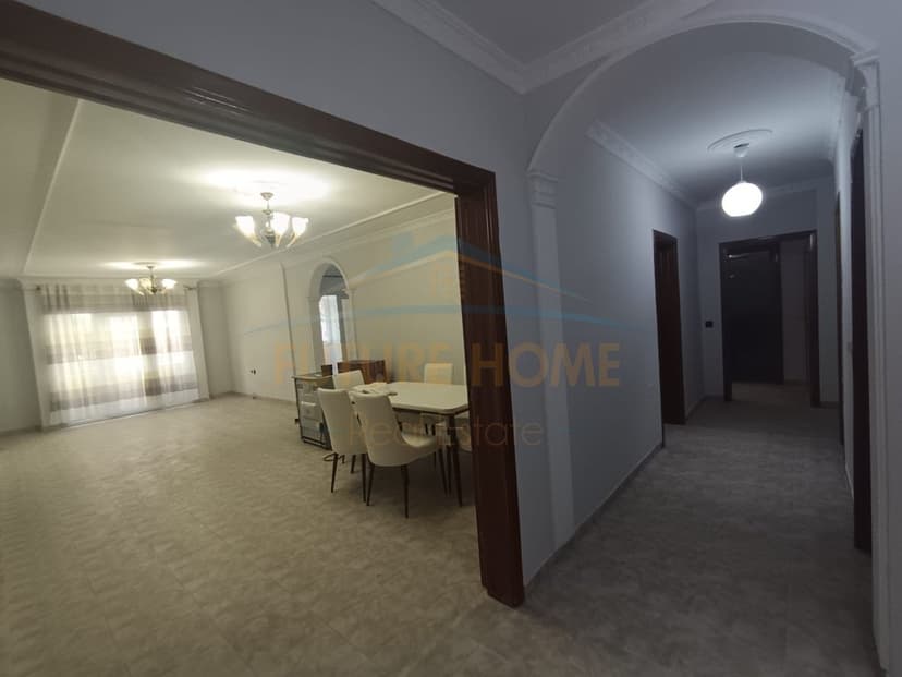 Shitet, Apartament 3+1+3, Rruga Dritan Hoxha, Tiranë 1