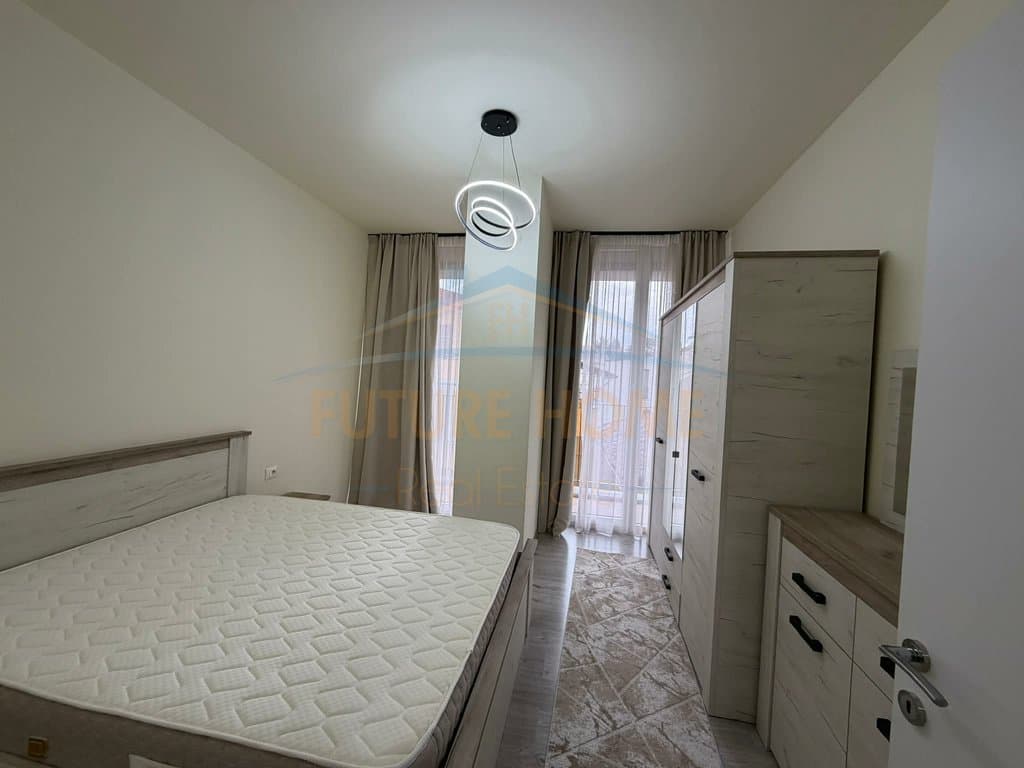 Shitet, Apartament 1+1+Post Parkimi, Rrugën Riza Cerova 3