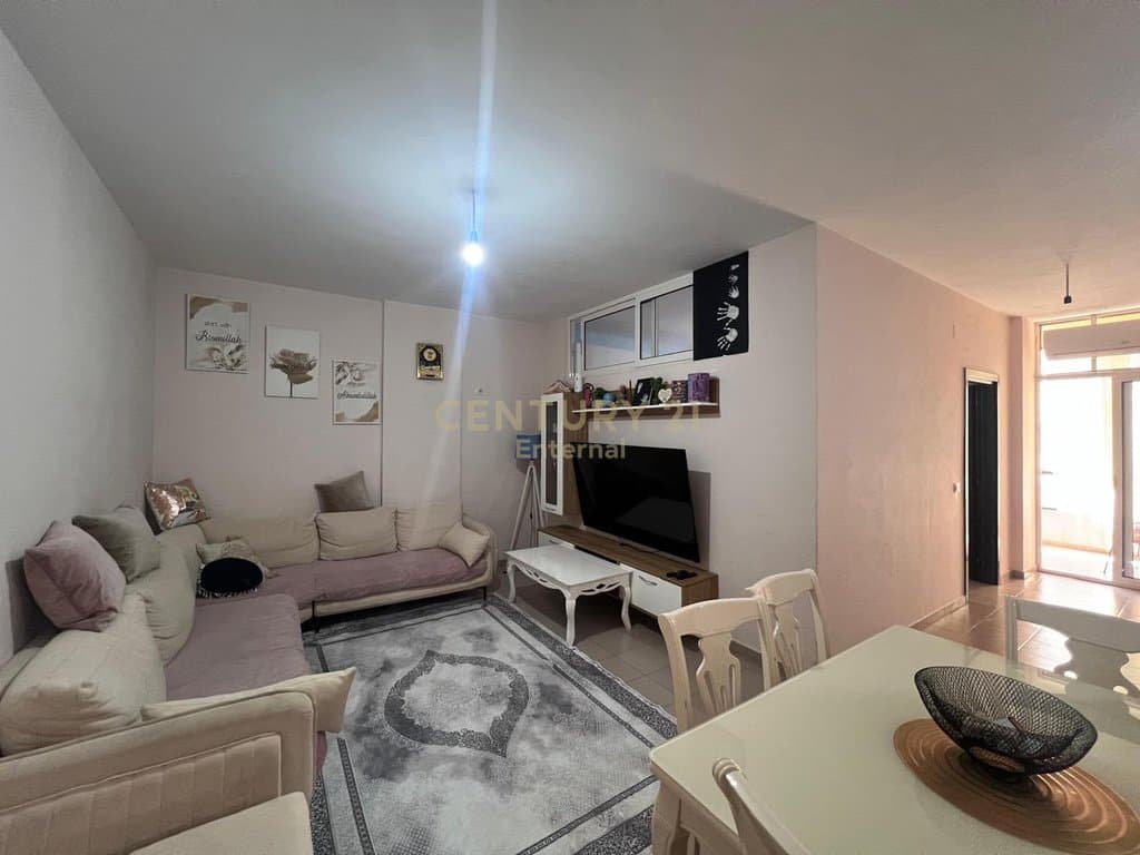 JEPET ME QERA APARTAMENT 2+1+2 NË ASTIR – KOMPLEKSI FRATARI 536 € /Muaj 50,000 Lekë /Muaj