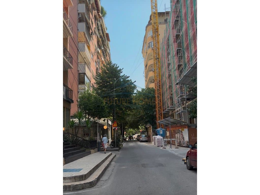 Qera, Ambient, Blloku, Tiranë. 3