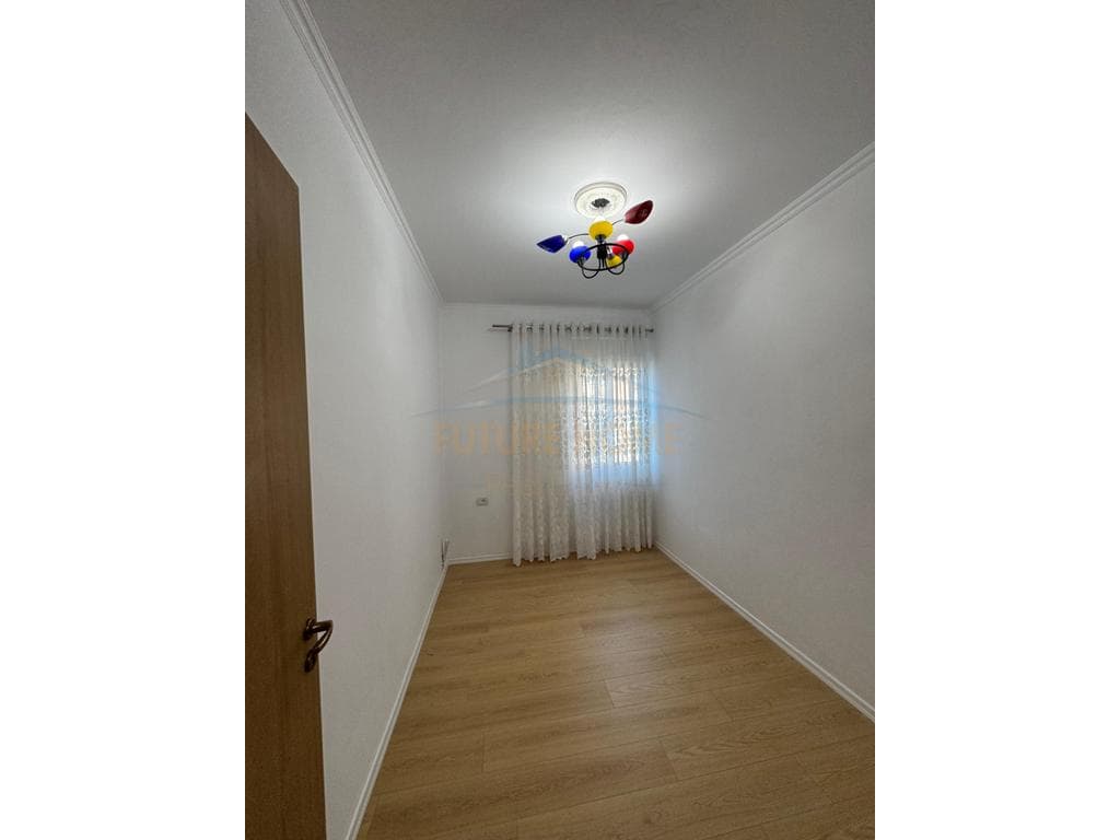 Shitet, Apartament 2+1, Fresk 4
