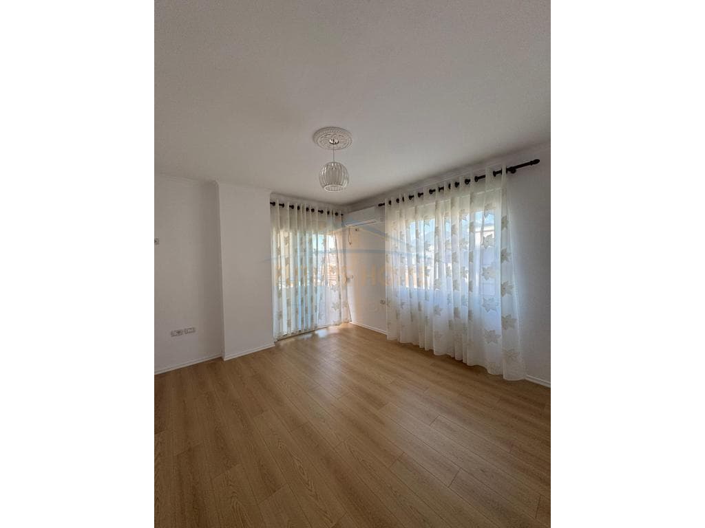 Shitet, Apartament 2+1, Fresk 3