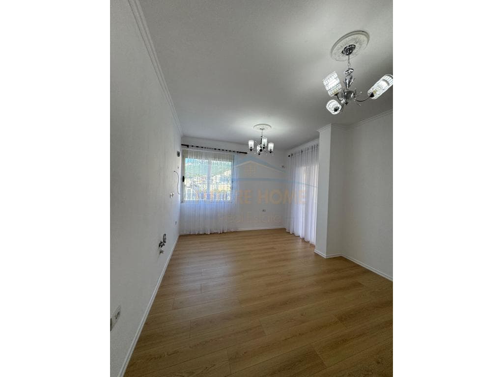 Shitet, Apartament 2+1, Fresk 1
