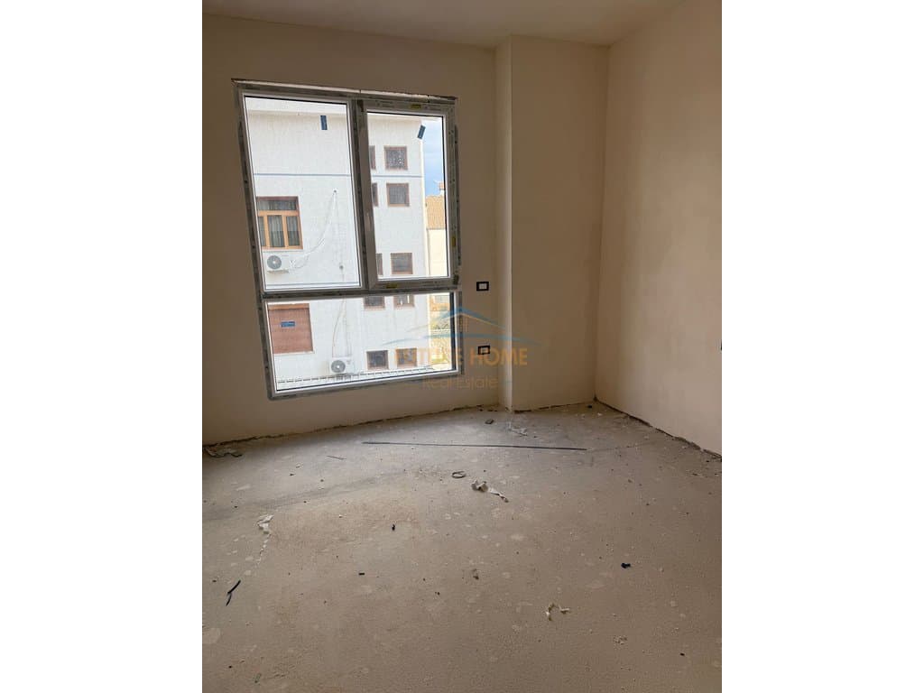 Shitet, Apartament 2+1+2, prane Fushës së Alidemit, Tiranë, Tiranë. 3