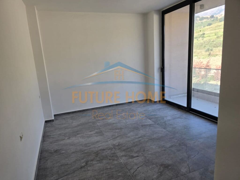 Disponojme apartament 1+1 per shitje ne Rradhime. 1